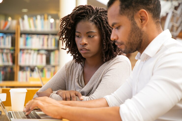Man-and-woman-learning-computer.jpg